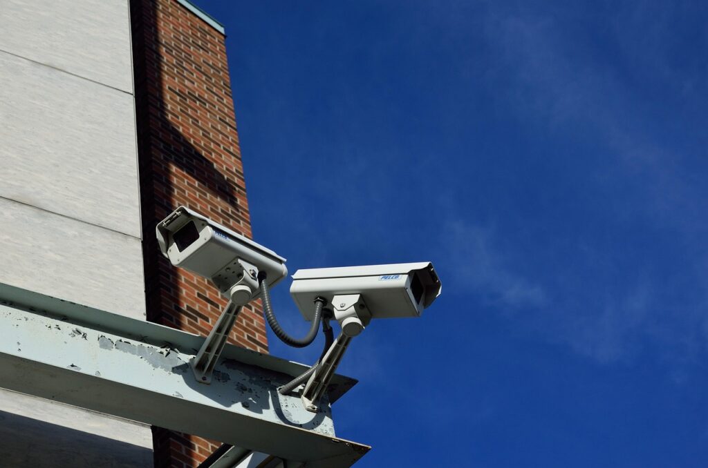 How Smart Security Systems Work: From Door to Dispatch