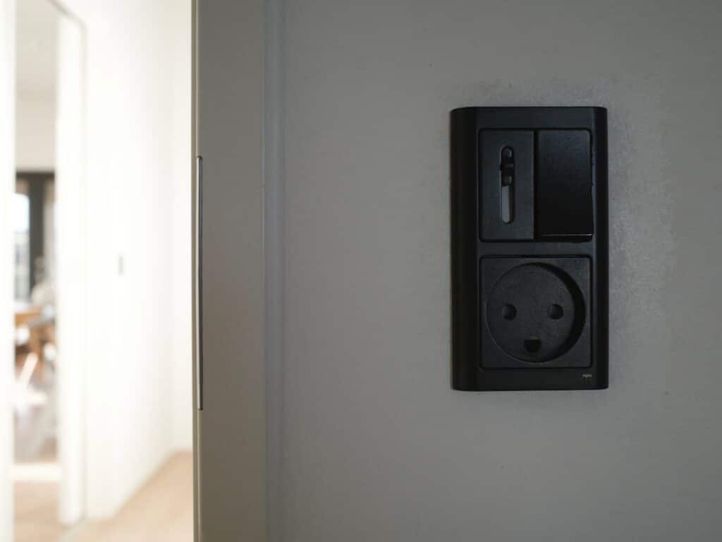 Smart Dimmer Buzzing? Fix the Compatibility Problem First